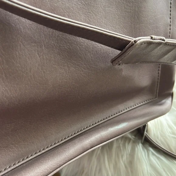 Matt & Nat travel bag / gym bag / large bag crossbody bag hand bag laptop bag - Picture 7 of 16